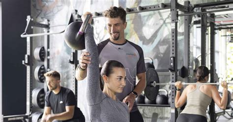 im gym gefickt|Beim Training im Gym das brünette Girl gefickt 